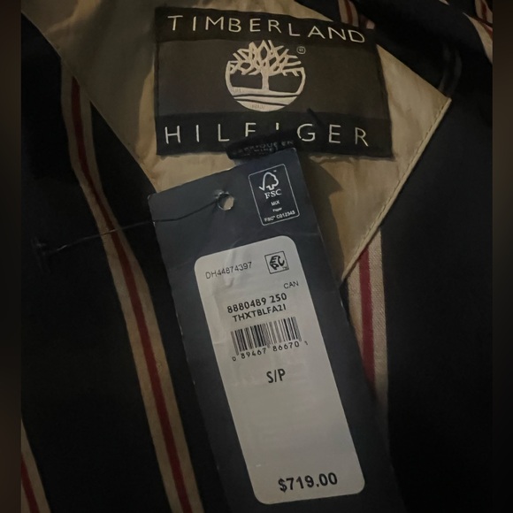 TOMMY HILFIGER X TIMBERLAND® RE-IMAGINED REVERSIBLE CARGO PARKA IN BEIGE - Picture 4 of 8